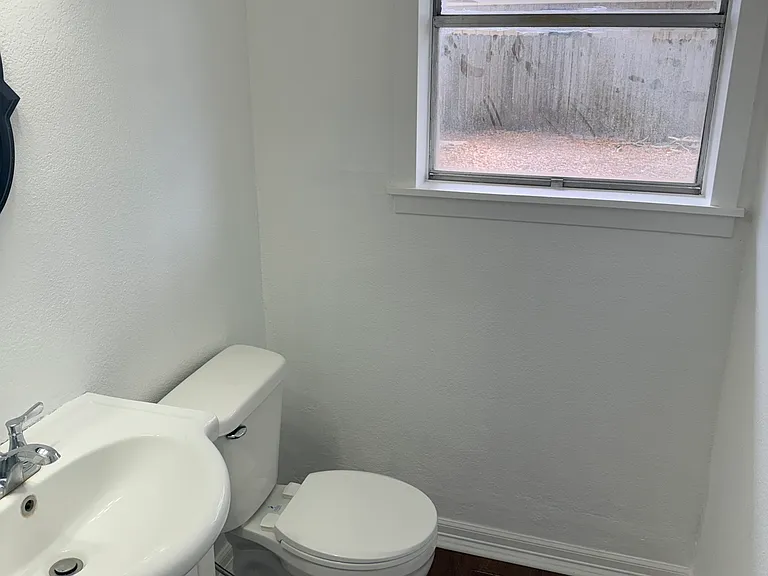 918 Roberts St — Photo 20