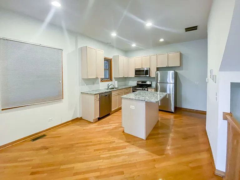 2714 N Wayne Ave — Photo 6