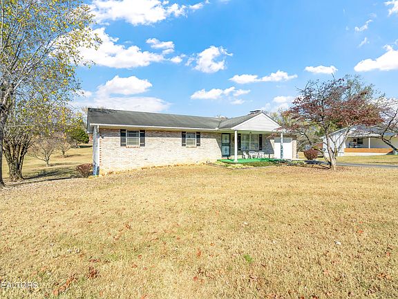 3rd image of 208 Barberry Dr