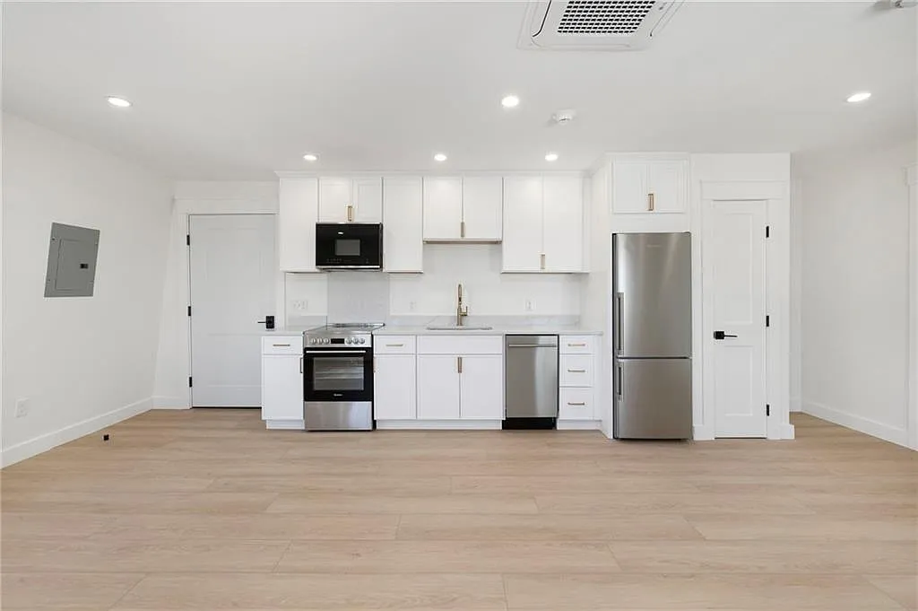 Studio, 1.0 bath, 440 sqft, $2,000 — Photo 1