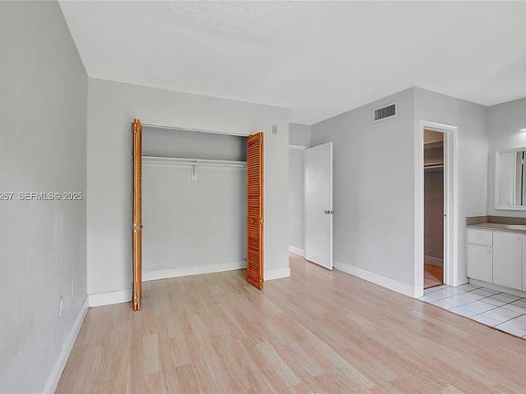 2nd image of 1860 Venice Park Dr APT 204