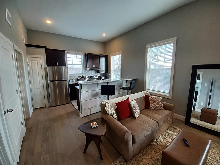 1786 W Willis St #6 — Photo 1
