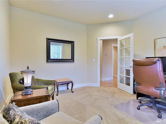 3rd image of 10930 237th Ave NE