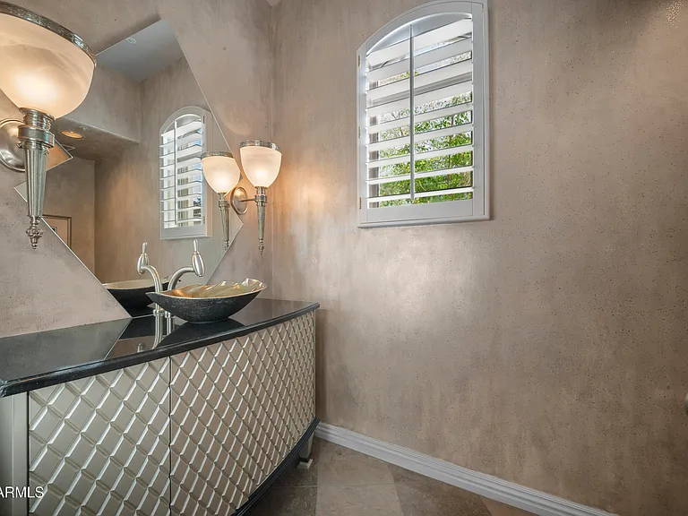 8350 E Via Del Sol Dr — Photo 37