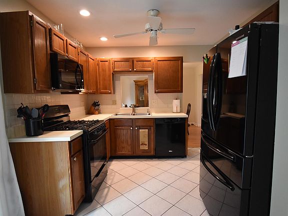 5th image of 4064 N Newport Ct Unit 4064