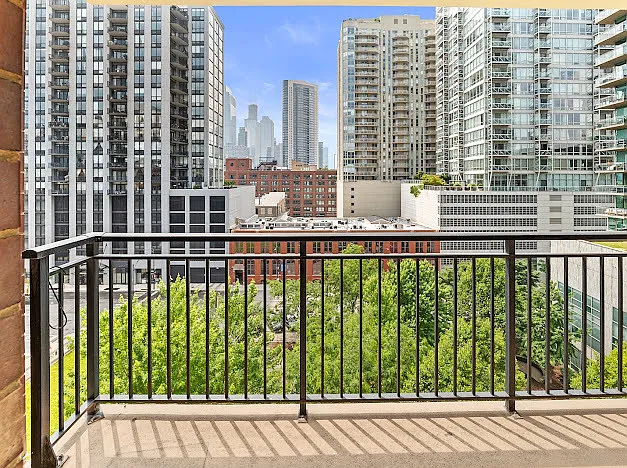 451 W Huron St #811 — Photo 10