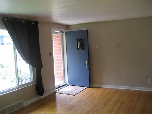 2nd image of 1002 Margaret St