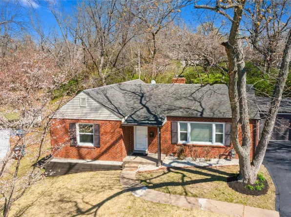 2 Junior Ct, Saint Louis, MO 63135