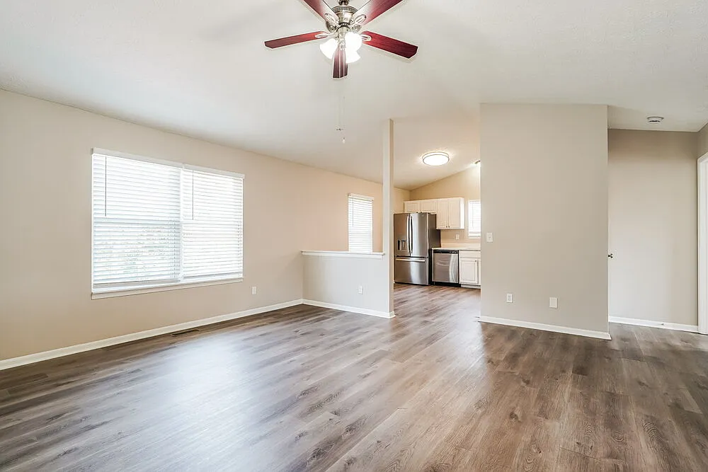 3 bed, 2.0 bath, 1542 sqft, $2,130 — Photo 4