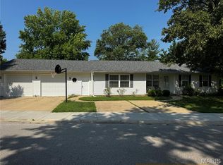 1215 Butternut Dr, Greenville, IL 62246