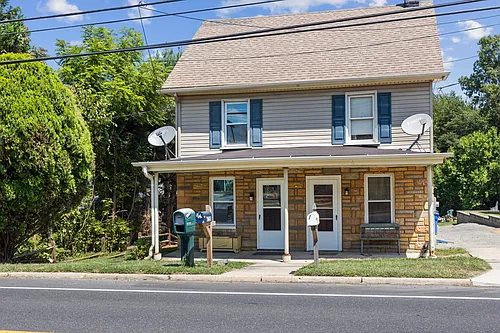 675 Main St #2 Photo 1
