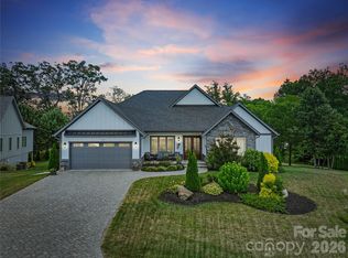 549 Daniel Circle Dr, Mills River, NC 28759