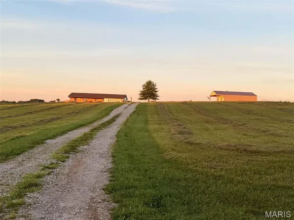450 State Highway V #M, Seymour, MO 65746