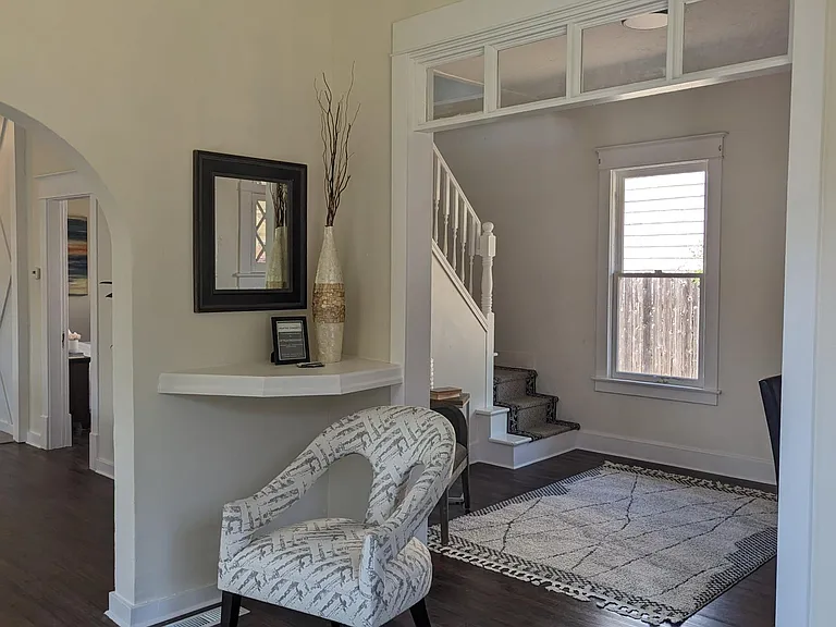 275 23rd St NE — Photo 6