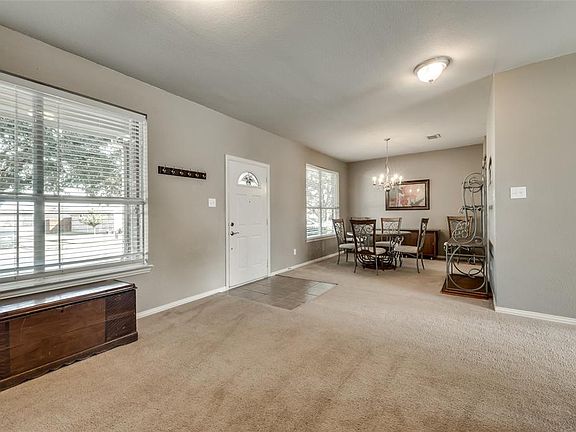 4th image of 311 Wooded Creek Ave