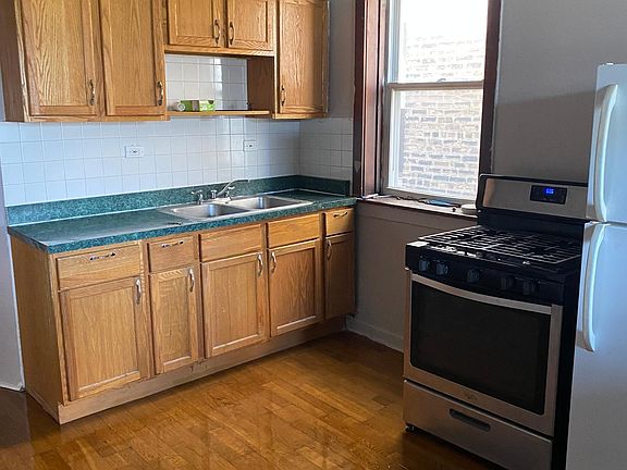 5th image of 3539 N Whipple St #1