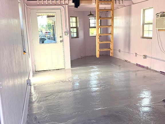 5th image of 2044 Lilac Rd