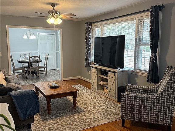 4th image of 1032 W Lake Dr