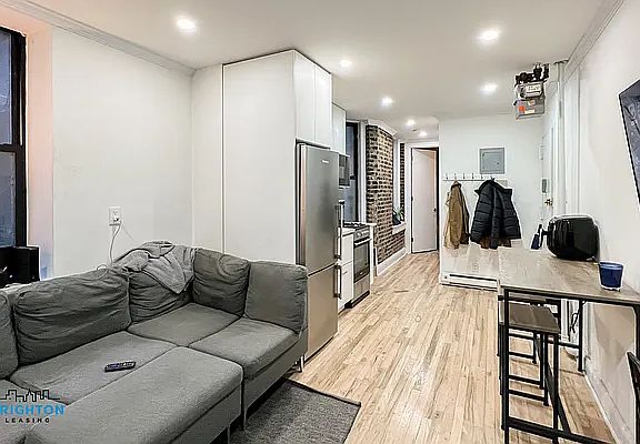 3rd image of 79 Clinton St Unit 3A