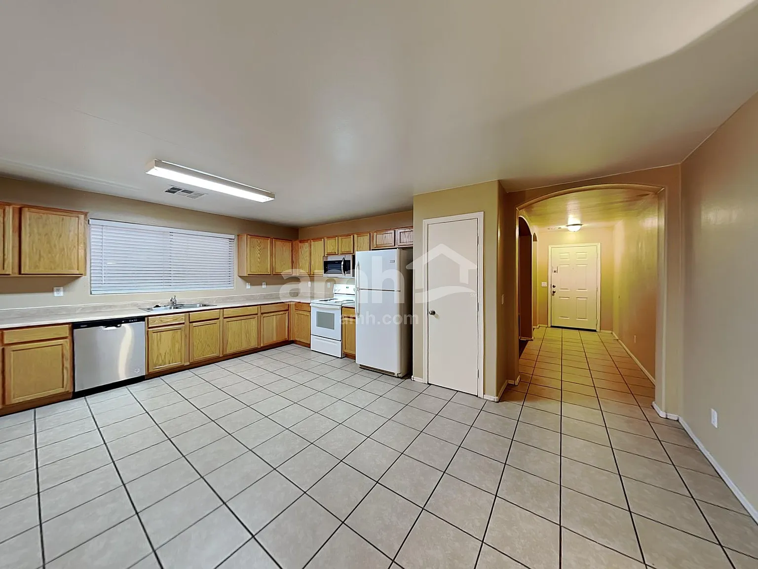4 bed, 2.0 bath, 2046 sqft, $2,245 — Photo 3