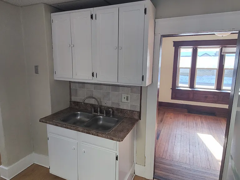 329 S Clemens Ave — Photo 6