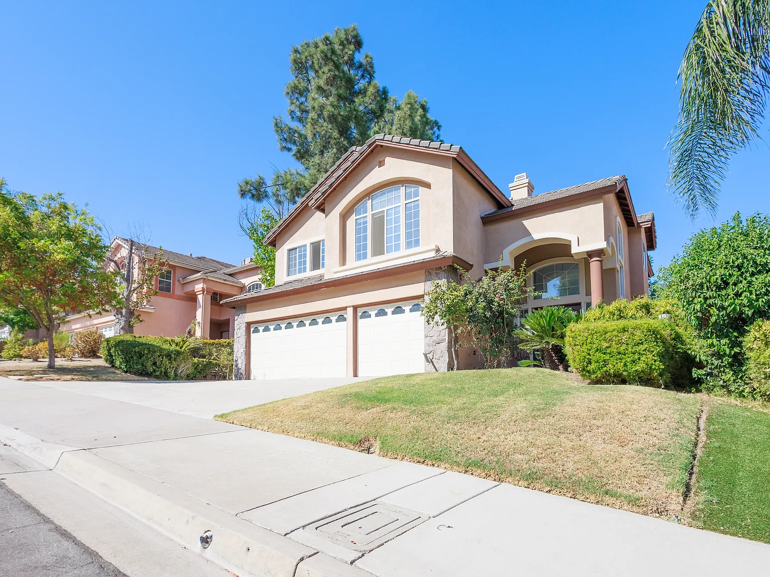 4 bed, 3044 sqft, $4,800 — Photo 3