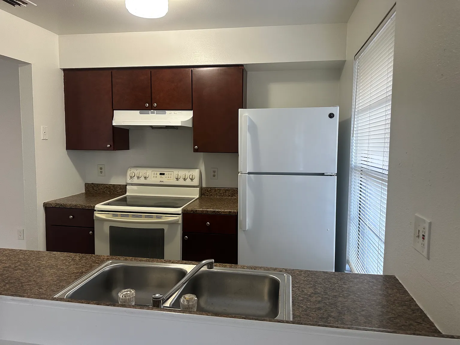 2 bed, 960 sqft, $1,450 — Photo 2