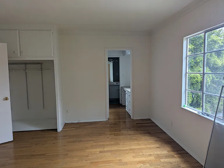 1323 N Olive Dr — Photo 55