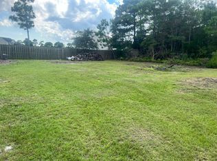 118 S Queens St, Hubert, NC 28539