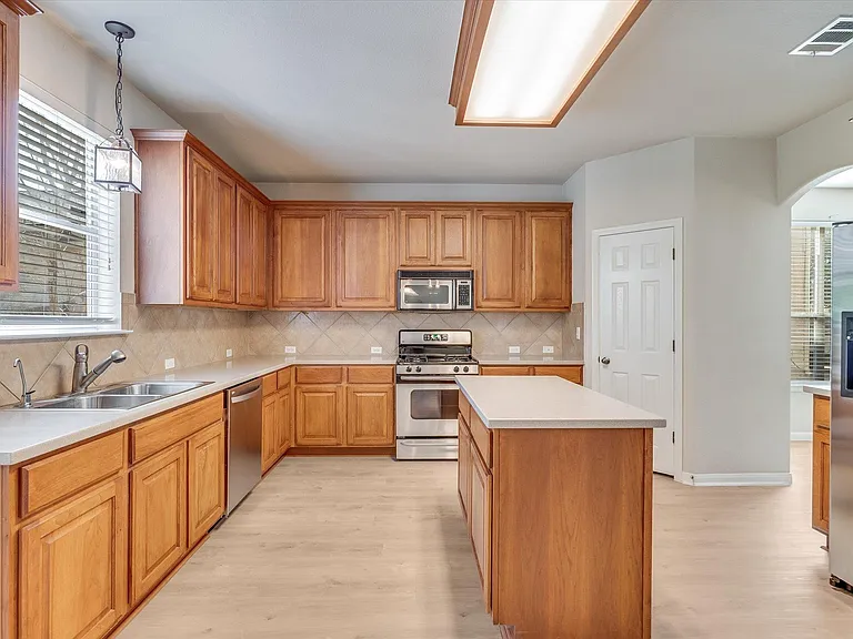 4029 Lake Edge Way — Photo 9