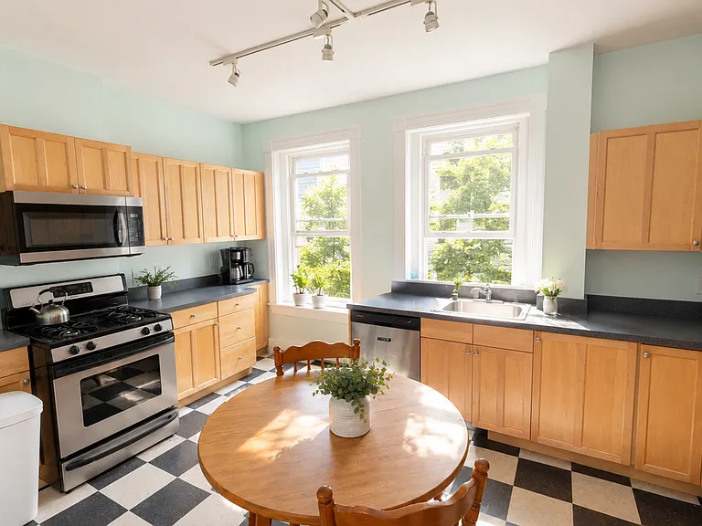 108A Central St #3R — Photo 1