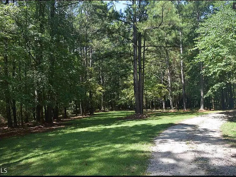 233 Linda Ln — Photo 7