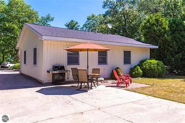3 bed, 1260 sqft, $2,300 — Photo 3