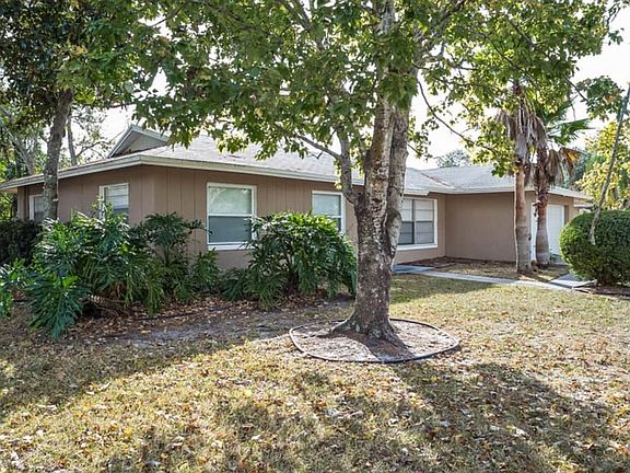 3rd image of 221 Pine Winds Dr