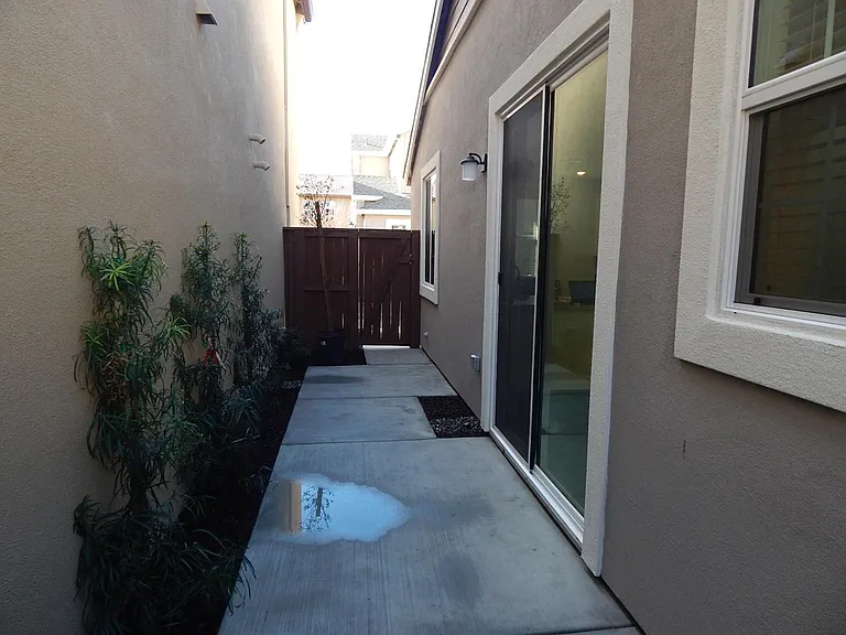 1683 Pena Ln — Photo 24