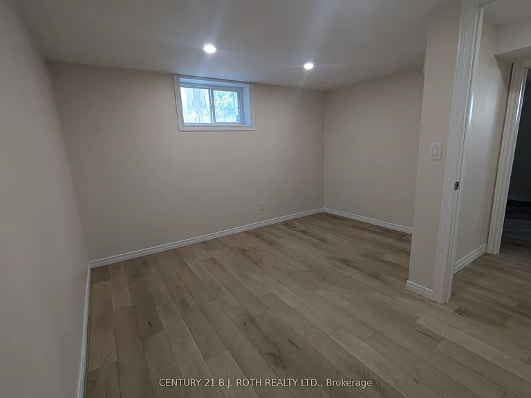 756 Hastings Ave — Photo 13