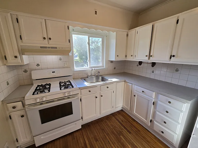 176 Mayar St — Photo 8