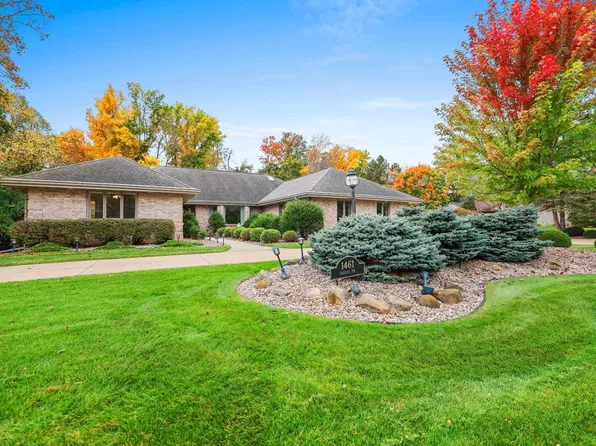 1461 Navajo Trl, Green Bay, WI 54313