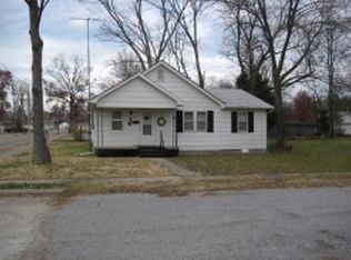 720 W South St, Harrisburg, IL 62946