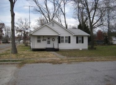 720 W South St, Harrisburg, IL, 62946