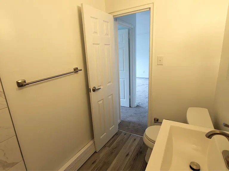West Walnut Lane Apartments — Photo 34