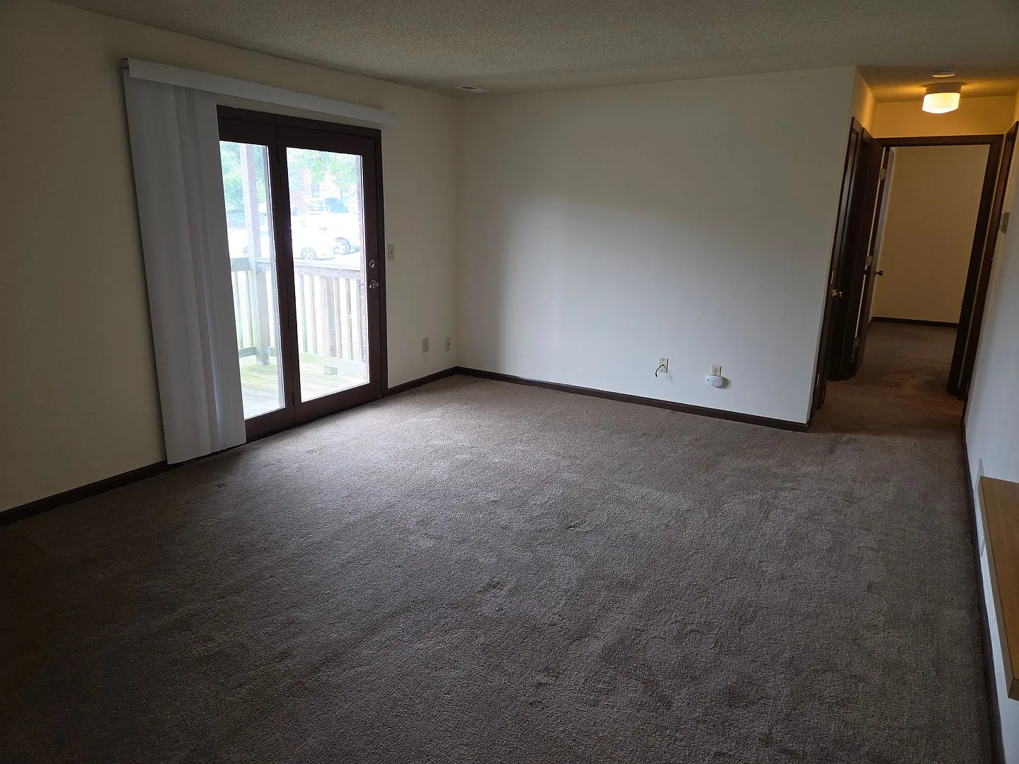 2 bd, 1 ba condo in central east Columbia, quick access to Hwy 63/Broadway, deck, w/d included, a... — Photo 2