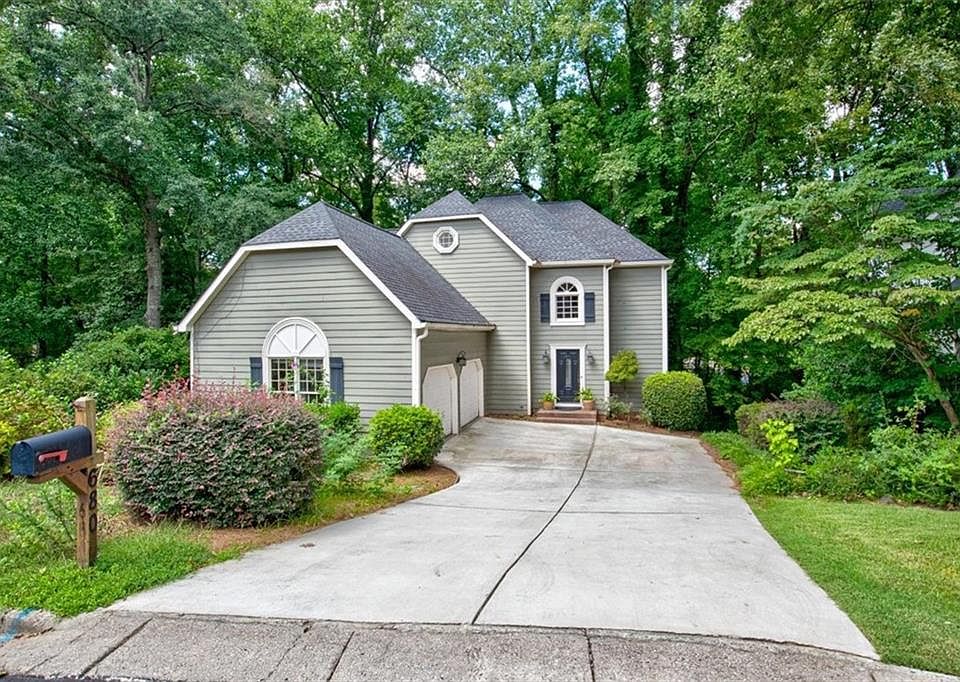 1st image of 680 Oakledge Dr NW