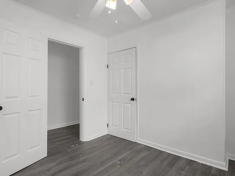 612 W 42nd St — Photo 14