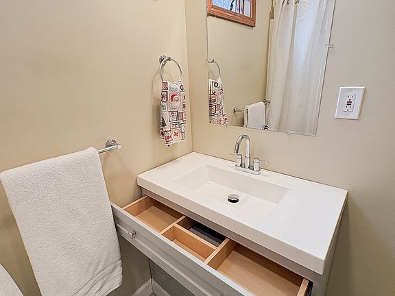 4th image of 16-18 Avery St #2