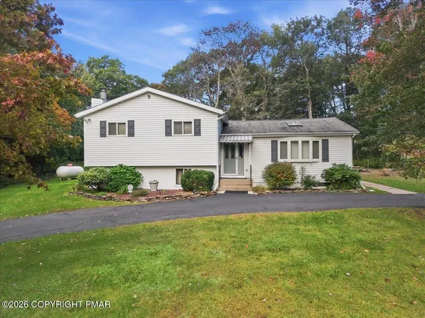3157 Robert David Dr, Tobyhanna, PA 18466