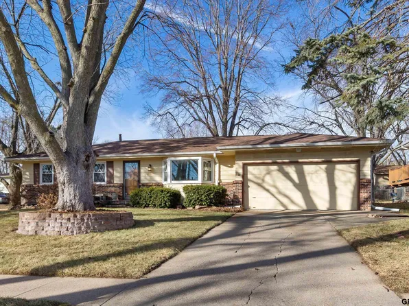 5426 S 105th St, Omaha, NE 68127