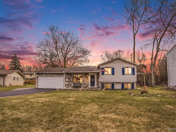 2481 Sunset Terrace Ln, West Bloomfield, MI 48324