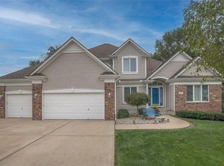 119 Cherokee Ln, Lake Winnebago, MO 64034