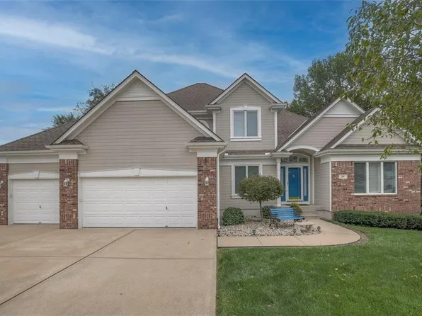 119 Cherokee Ln, Lake Winnebago, MO 64034